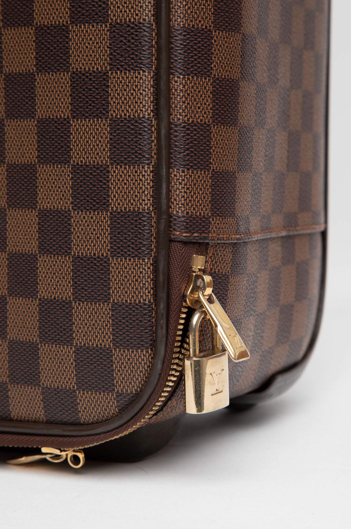 Louis Vuitton Damier Ebene
Pegase Trolley Suitcase