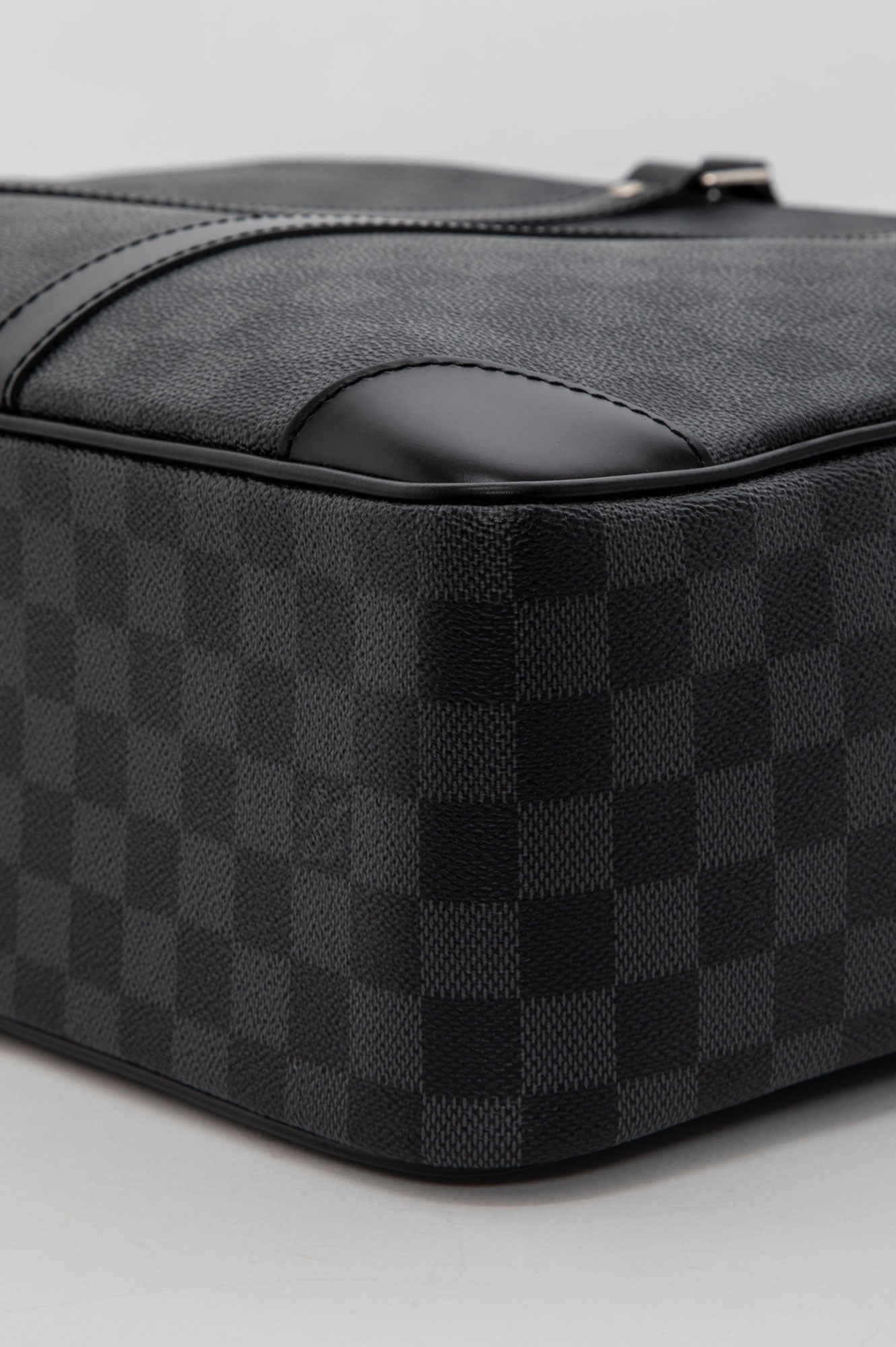 Louis Vuitton Damier Graphite Porte-Documents Voyage GM