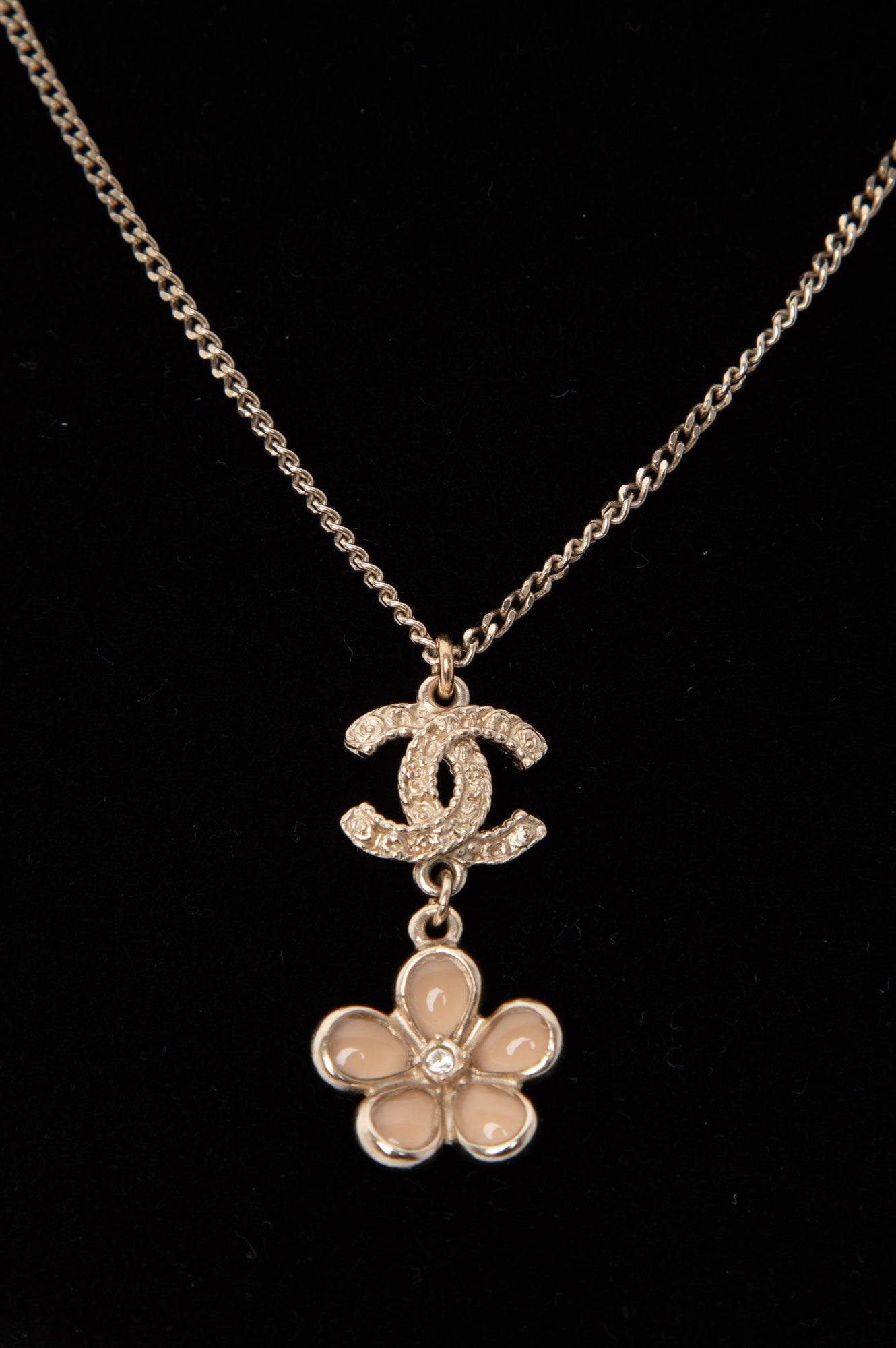 Chanel CC Logo With Pink Diamond Flower Gold-plated Necklace