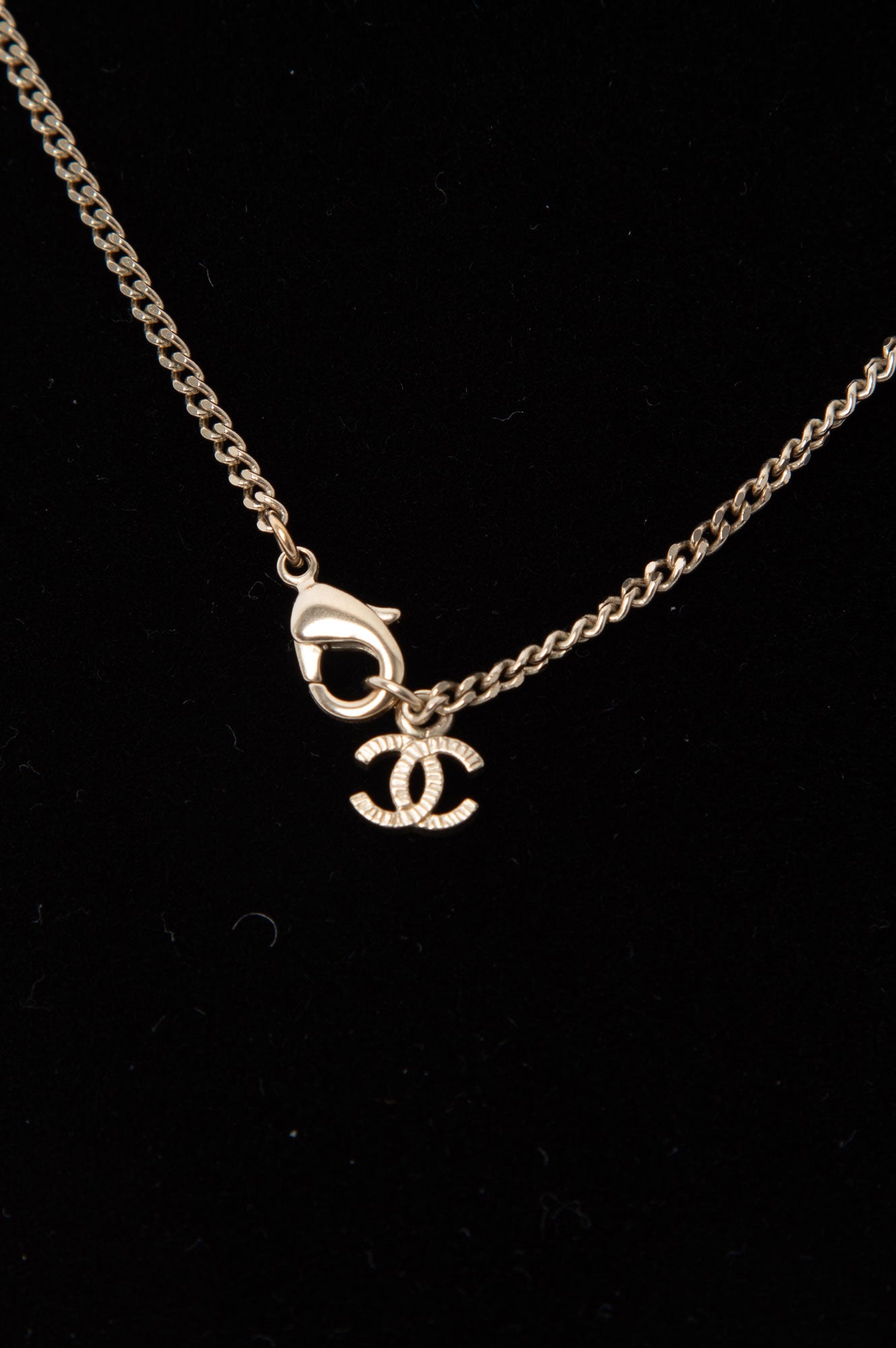 Chanel CC Logo With Pink Diamond Flower Gold-plated Necklace