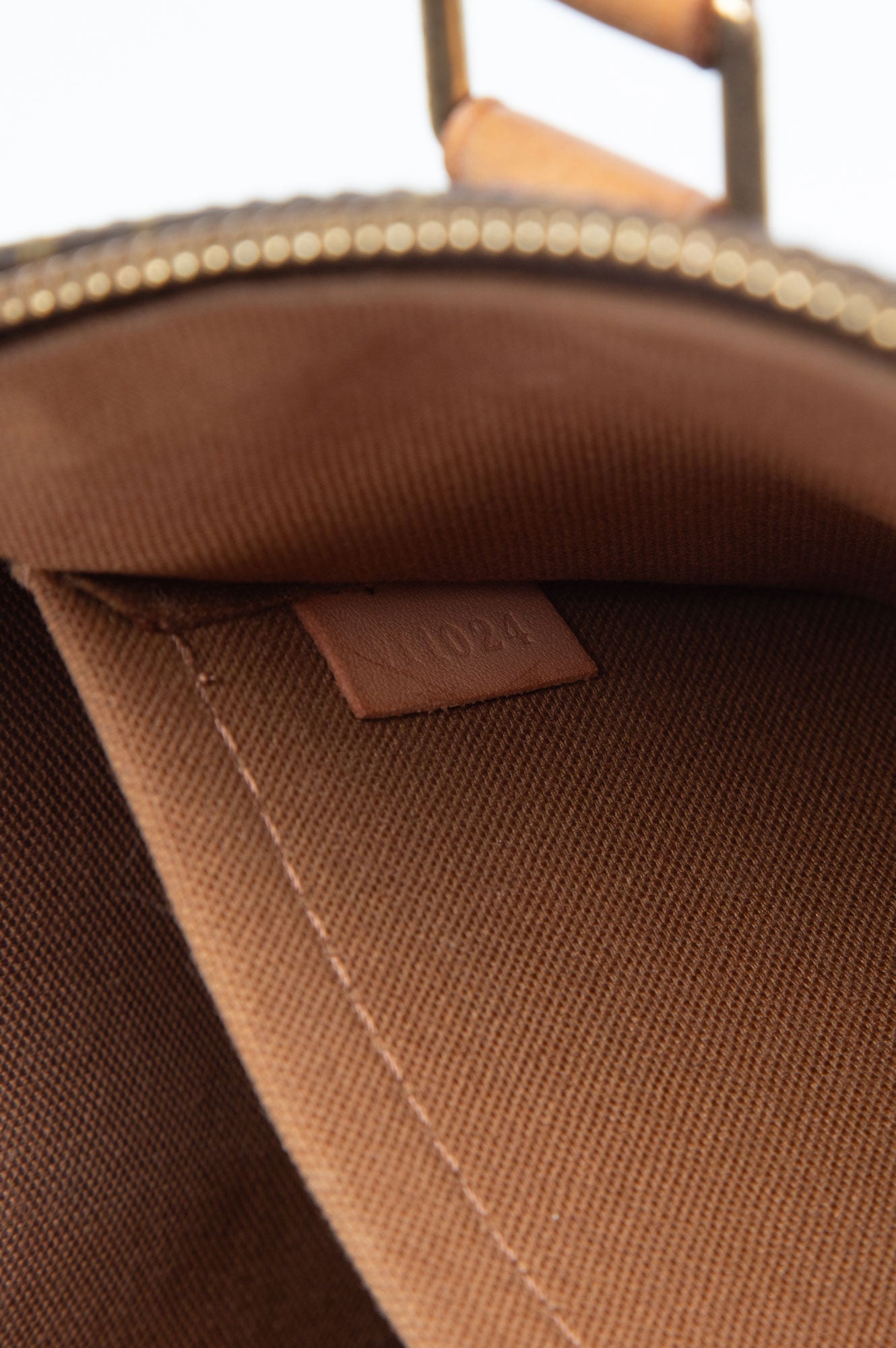 Title
Louis Vuitton Monogram Popincourt Bag
