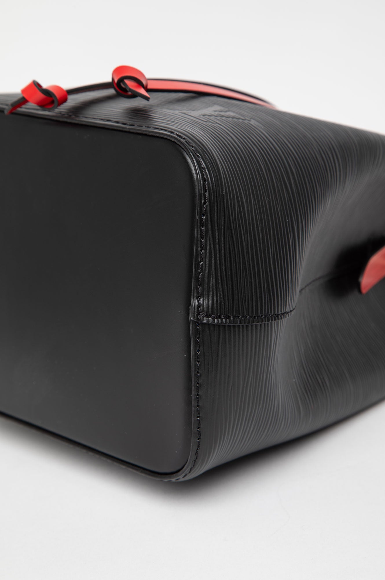 Louis Vuitton Black/Safran Epi NeoNoe BB Bucket Bag