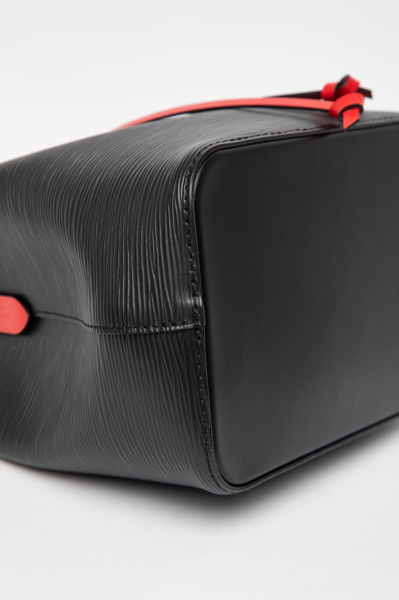 Louis Vuitton Black/Safran Epi NeoNoe BB Bucket Bag