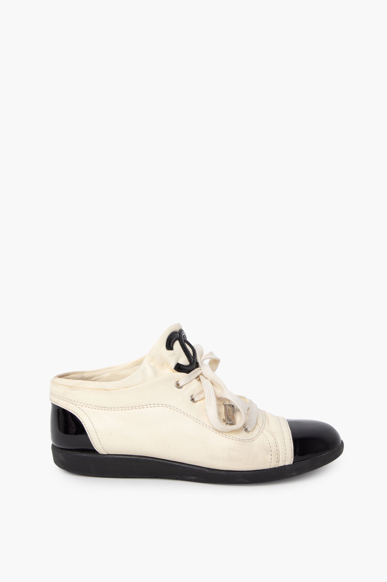 Chanel Cream Black CC Cap Toe Leather Shoes Size 38.5
