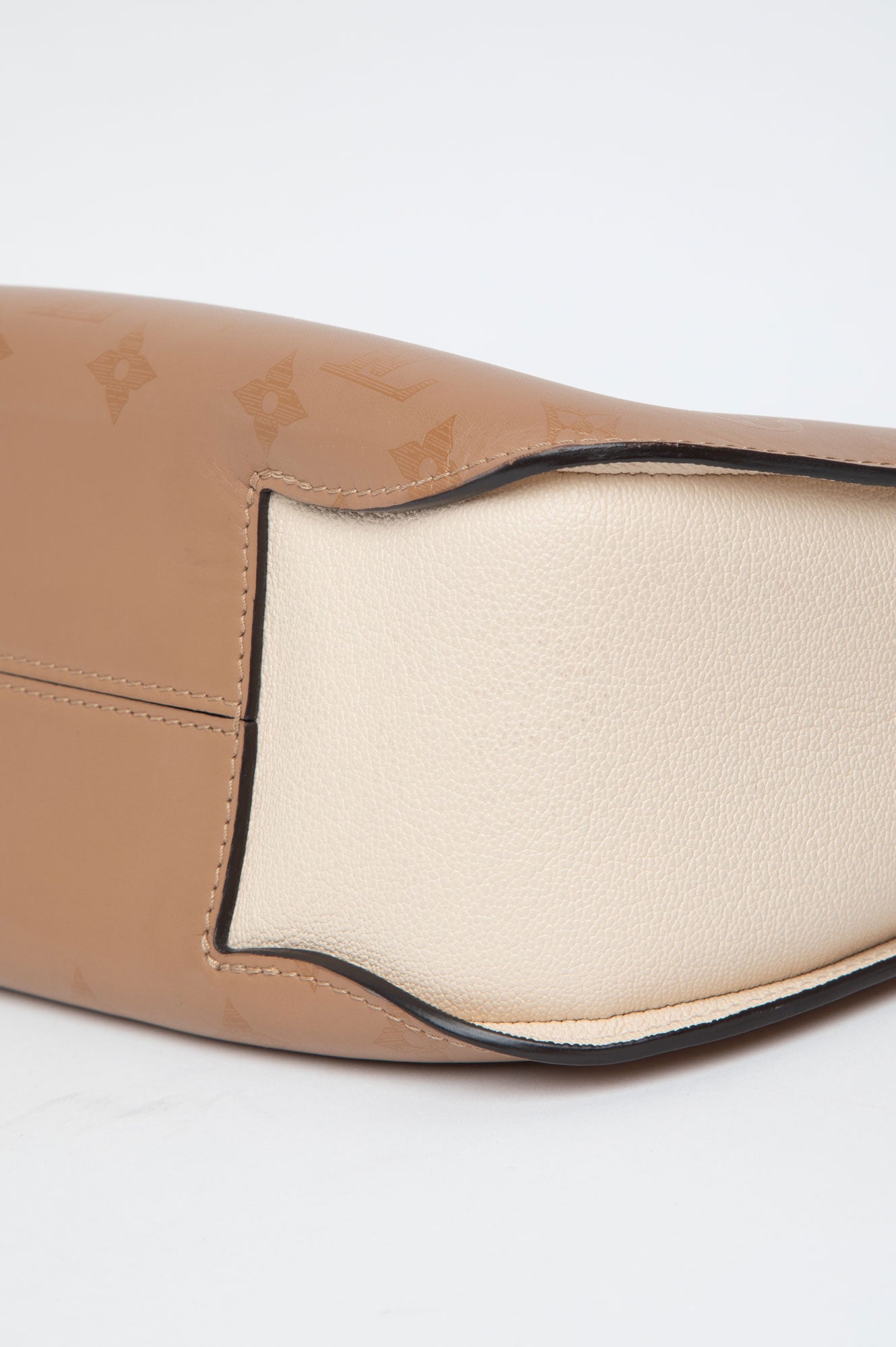 Louis Vuitton Cuir Ecume Very Hobo Bag