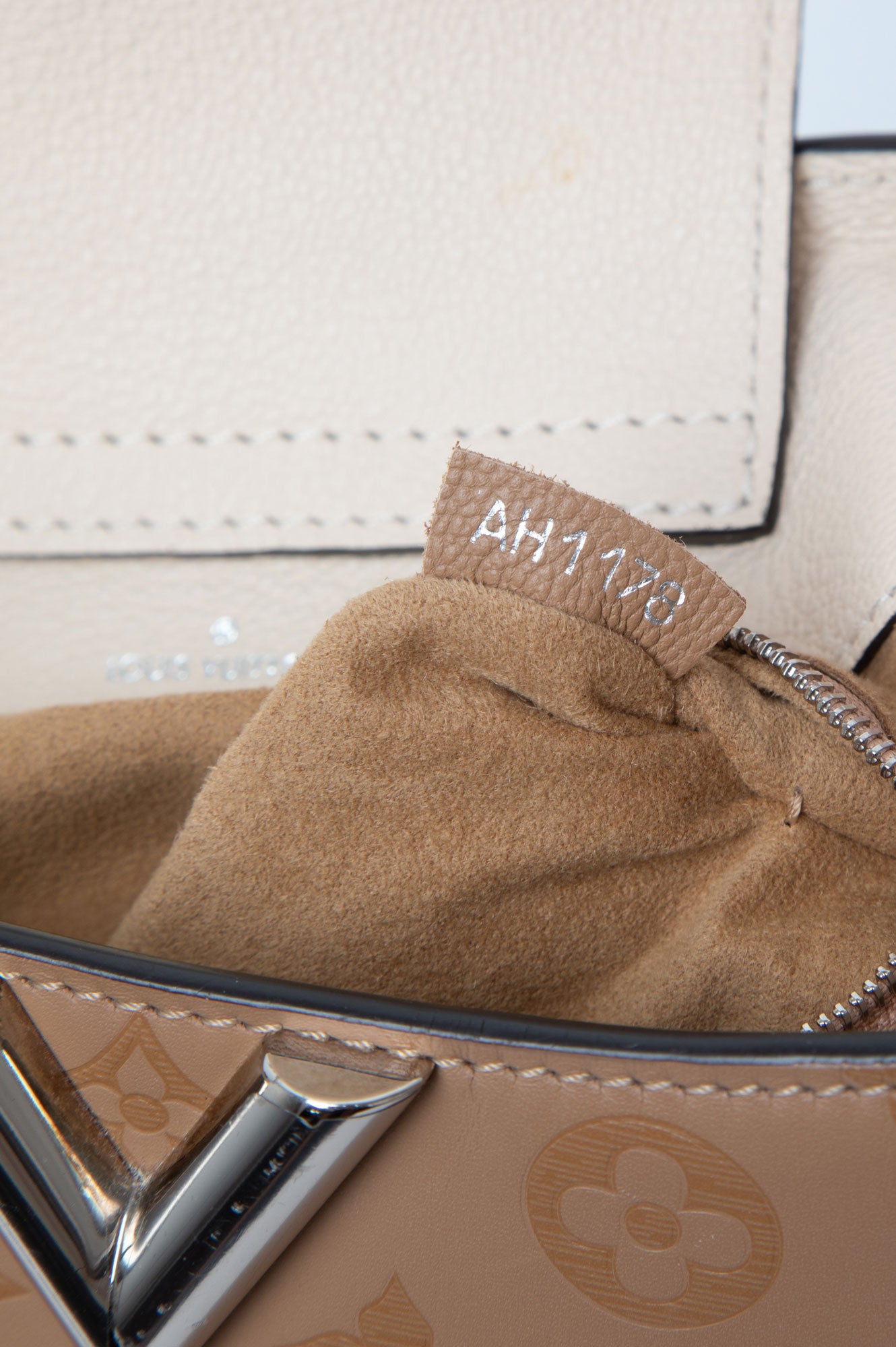 Louis Vuitton Cuir Ecume Very Hobo Bag