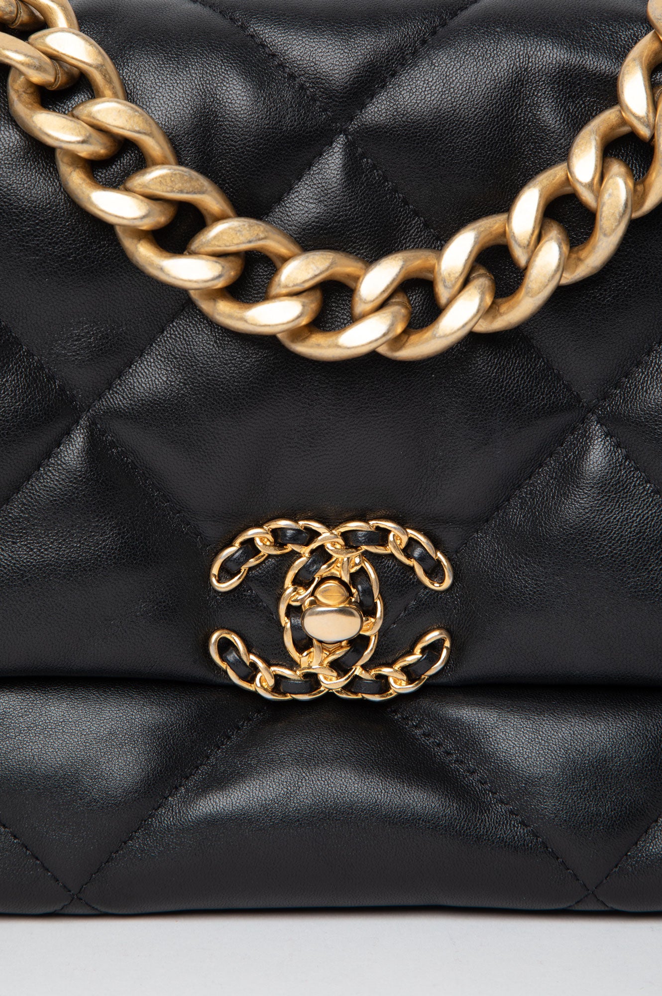 Chanel 19 Black Medium G/S Hardware