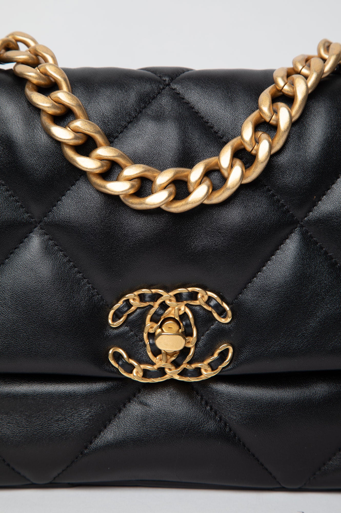 Chanel 19 Black Medium G/S Hardware