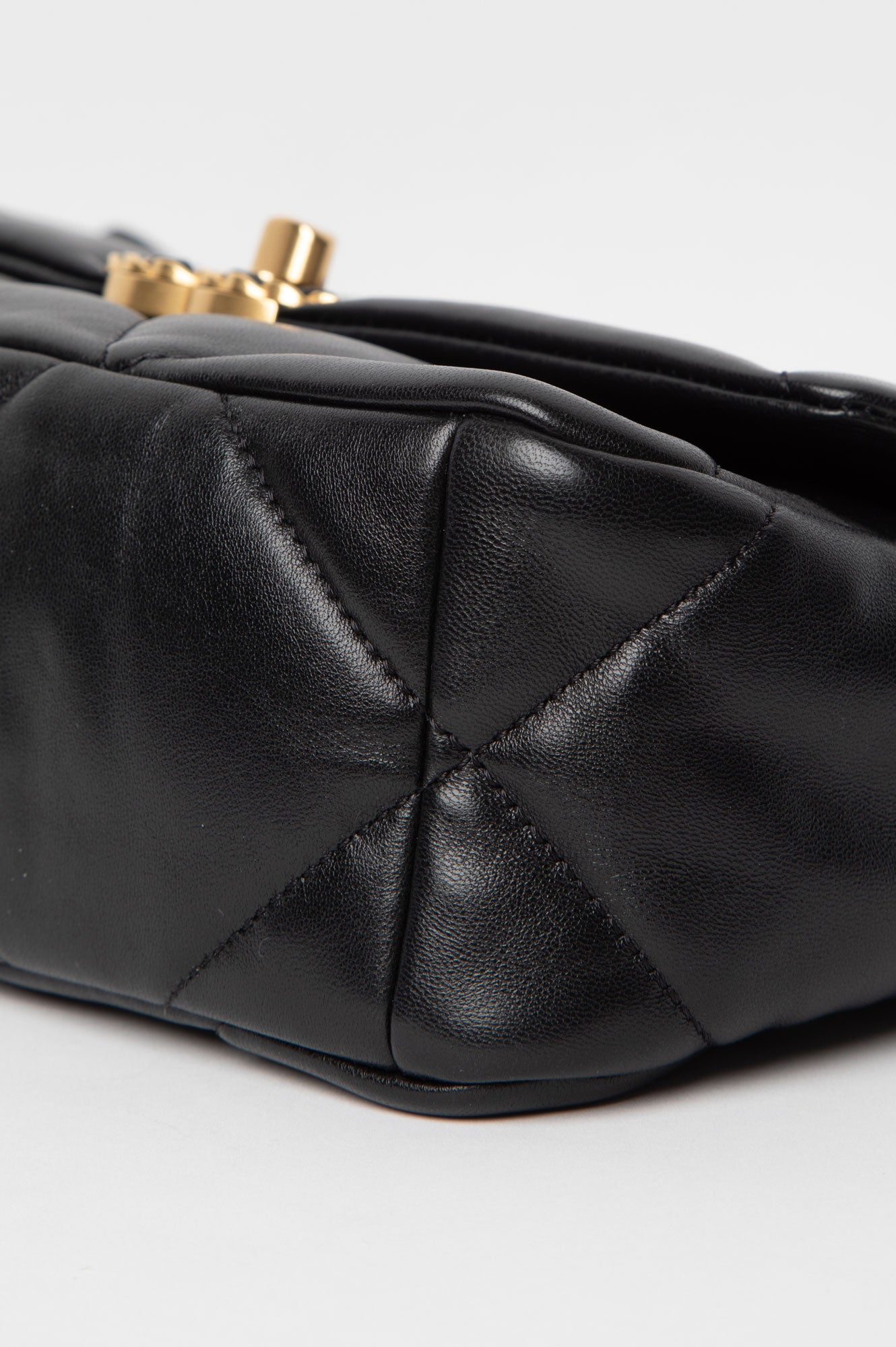 Chanel 19 Black Medium G/S Hardware