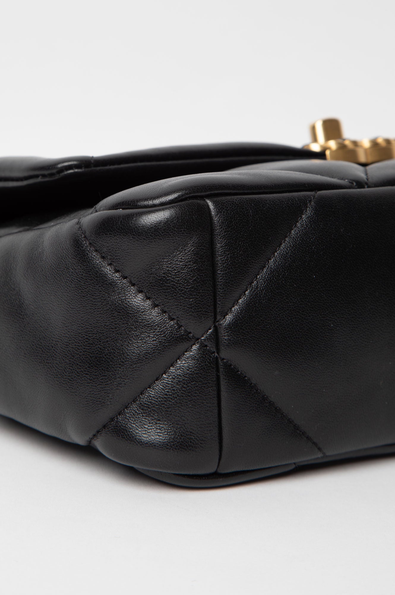 Chanel 19 Black Medium G/S Hardware