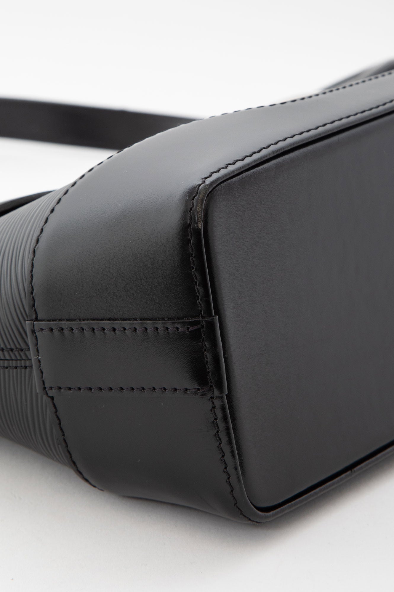 Louis Vutton Black Epi Bagatelle PM Shoulder Bag