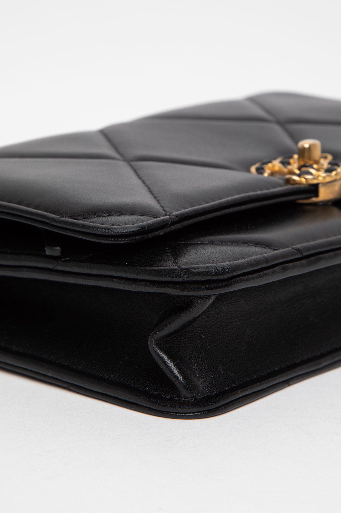 Chanel 19 Wallet on Chain