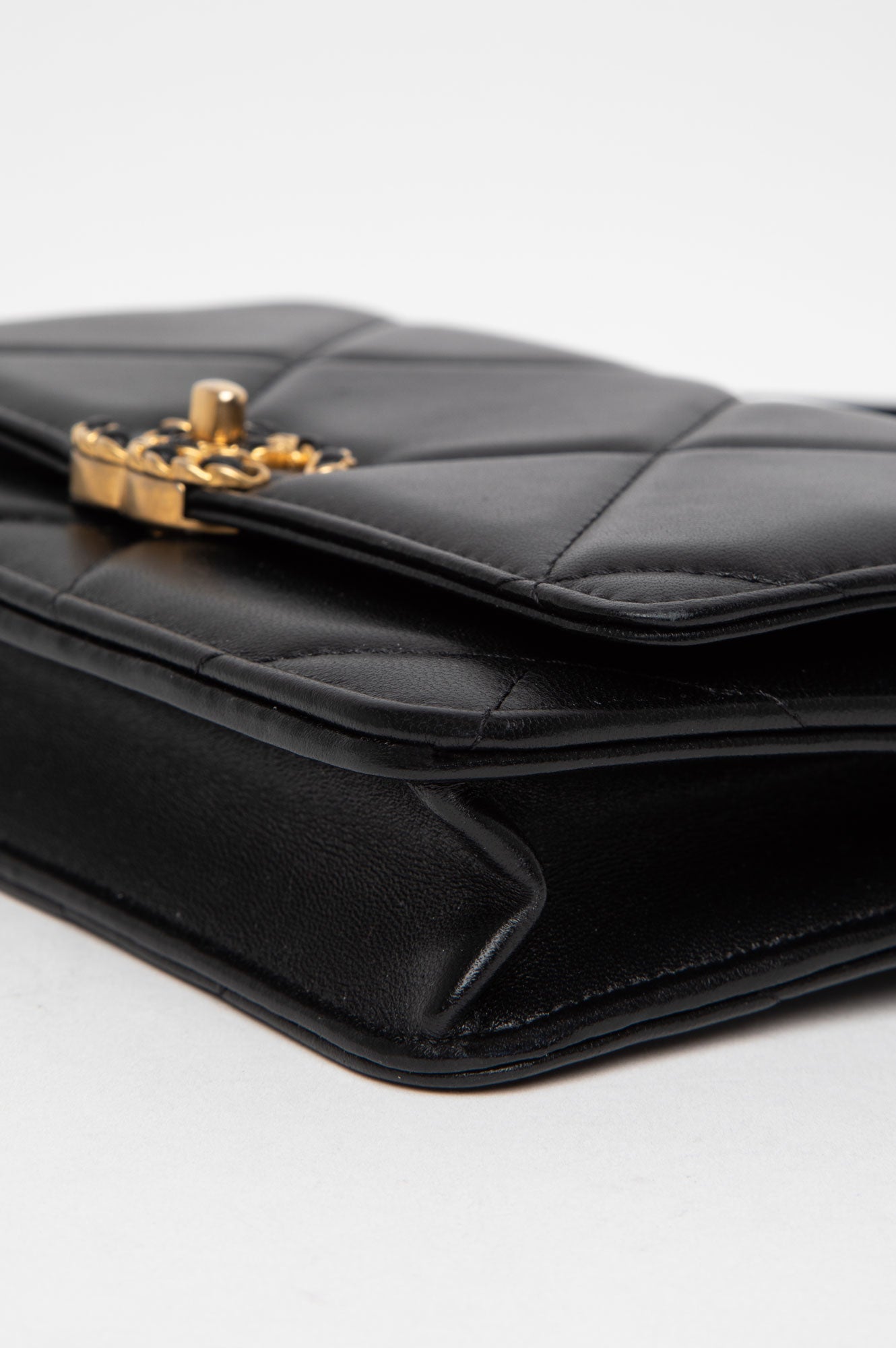 Chanel 19 Wallet on Chain