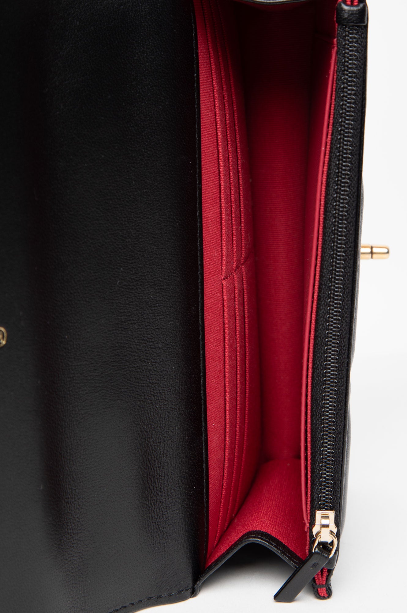 Chanel 19 Wallet on Chain