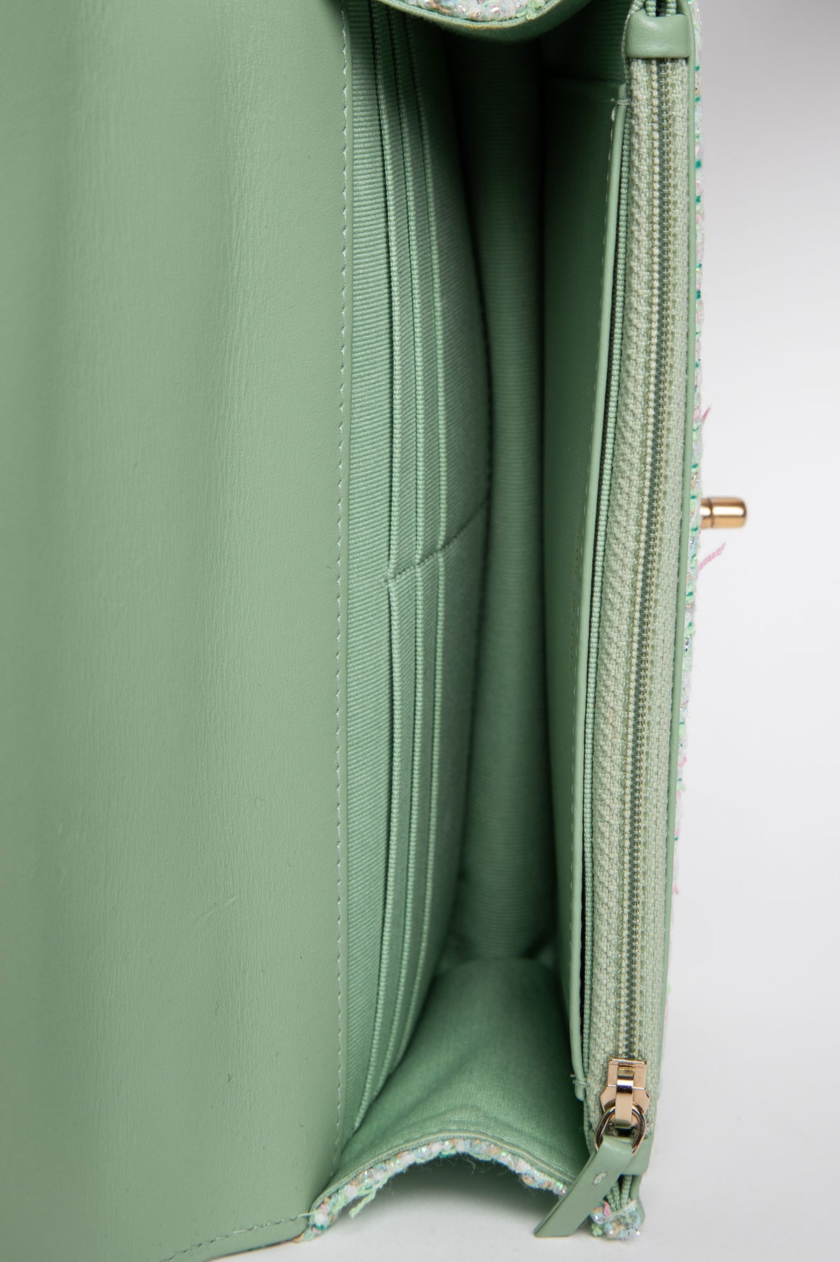 Chanel Cruise 2024 Green Iridescent Tweed 19 WOC
