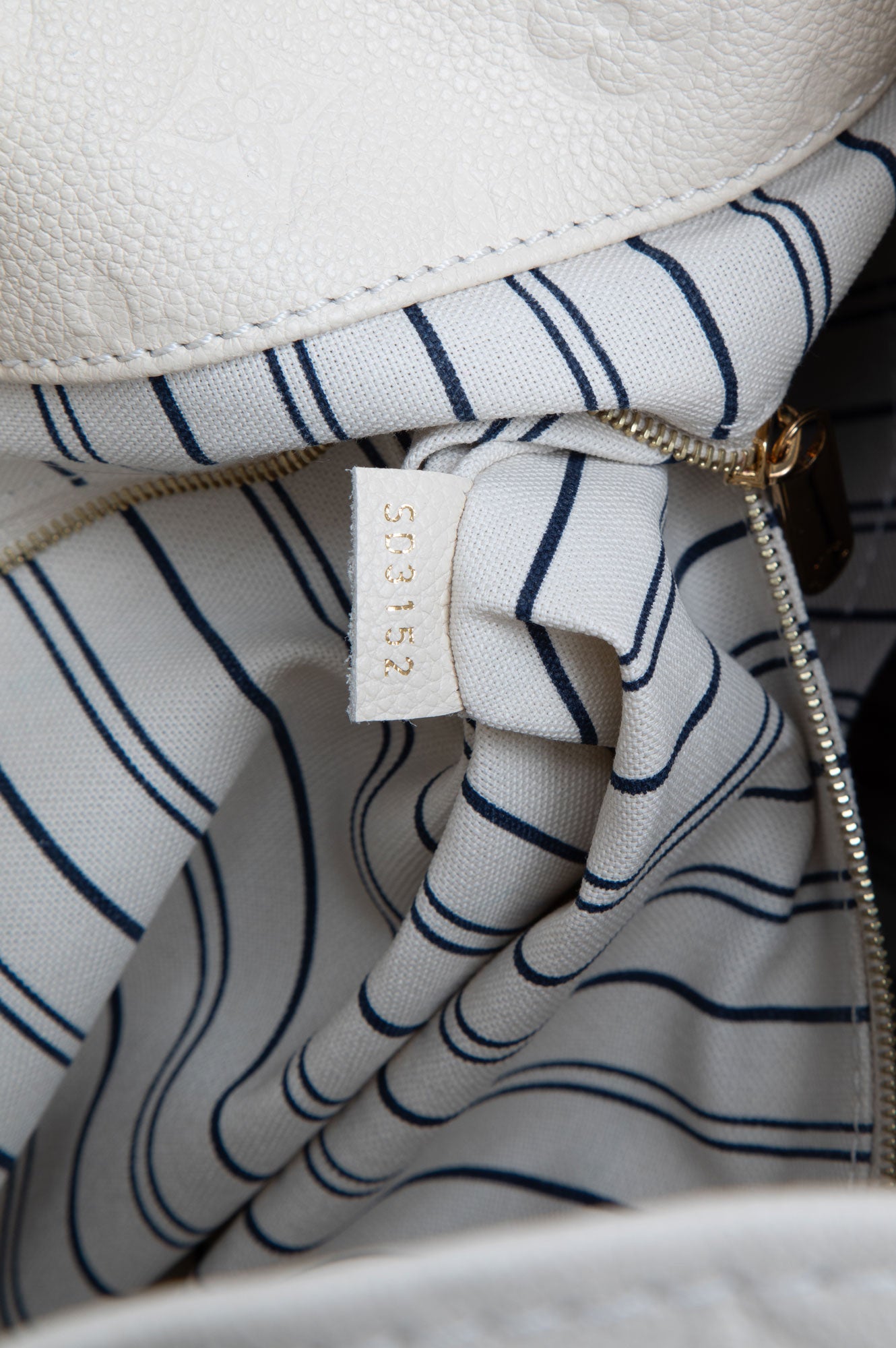Louis Vuitton White Artsy MM Tote Bag