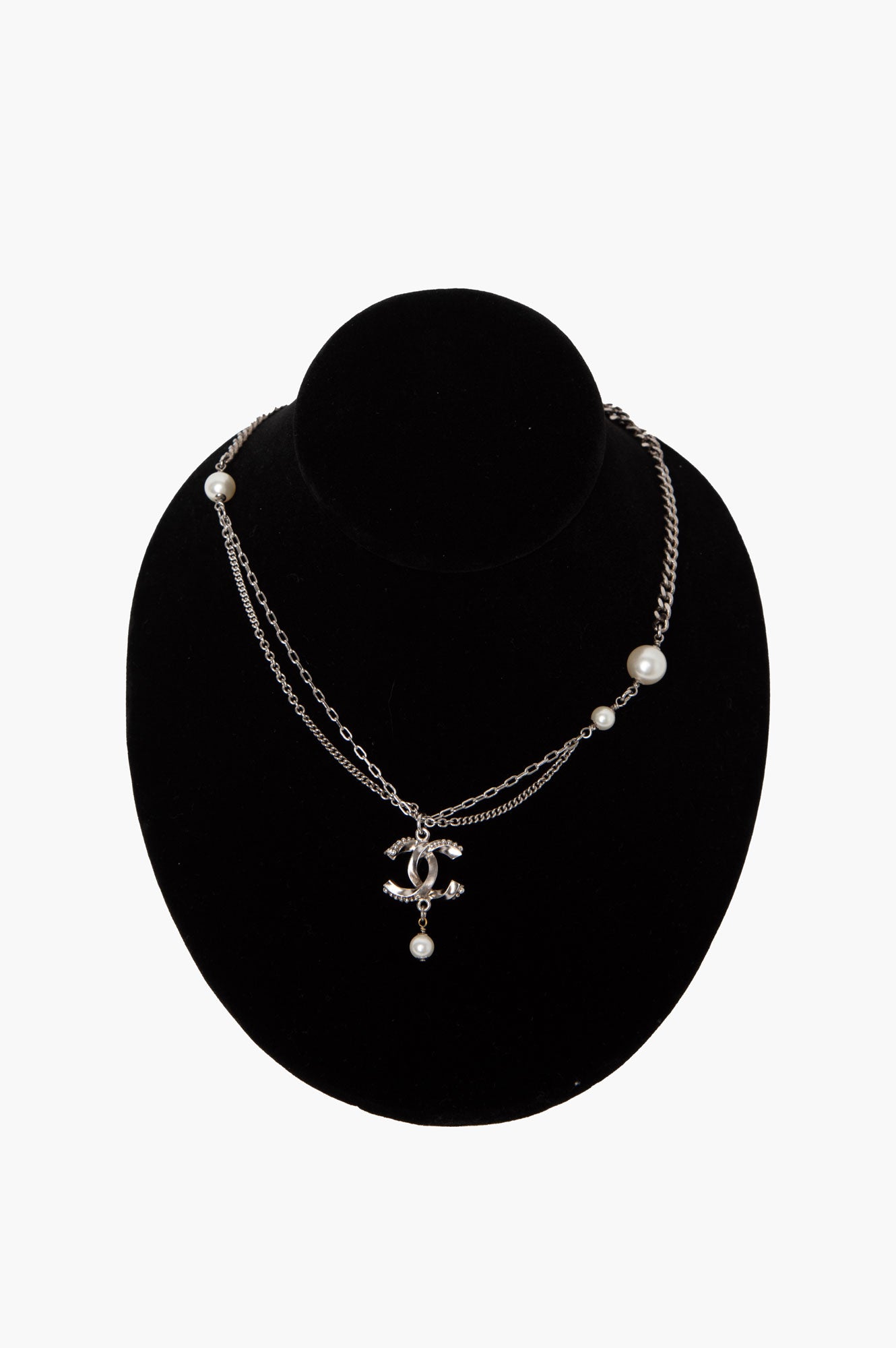 Chanel Silver CC Logo With Pearls Necklace