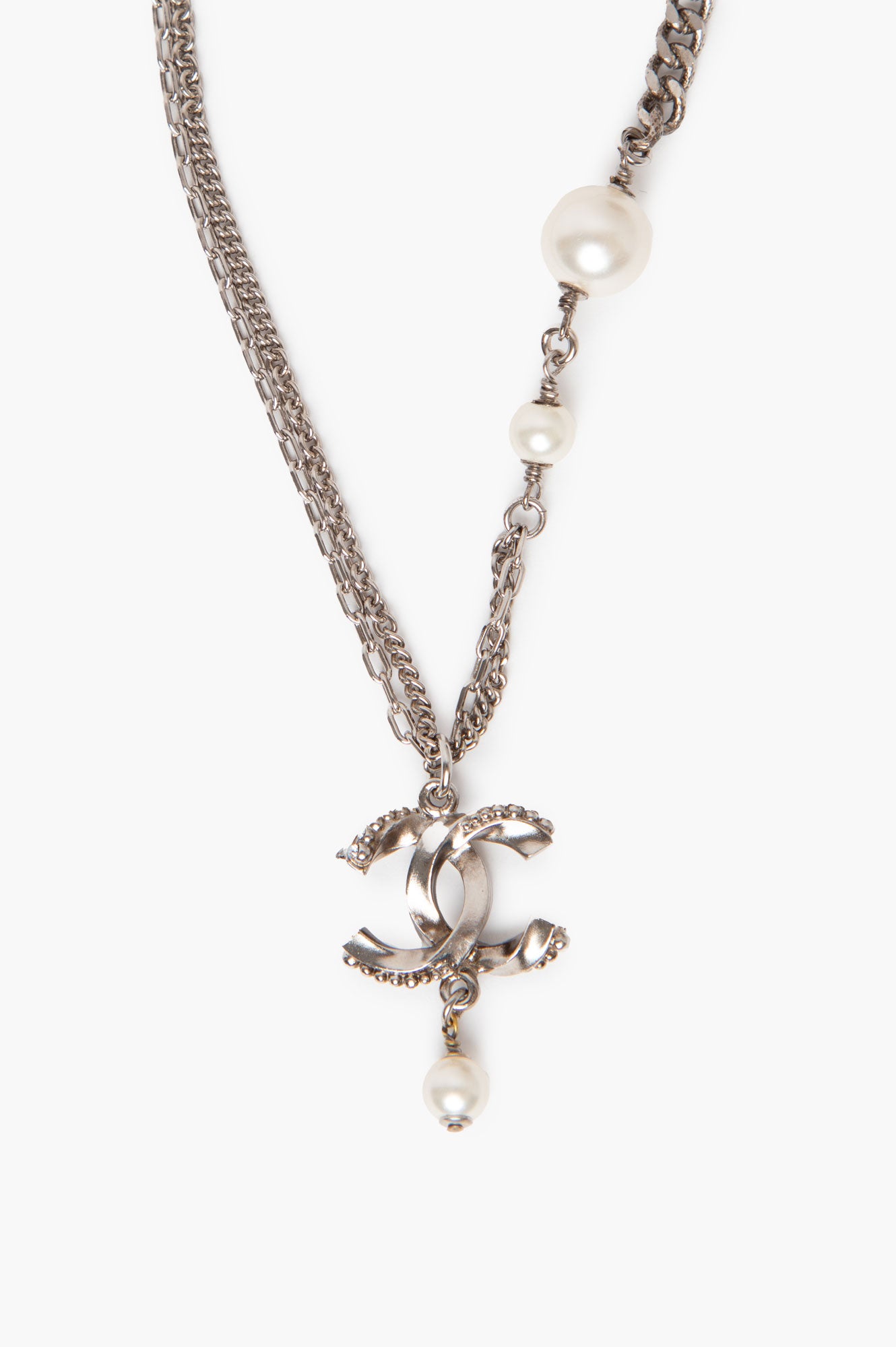 Chanel Silver CC Logo With Pearls Necklace