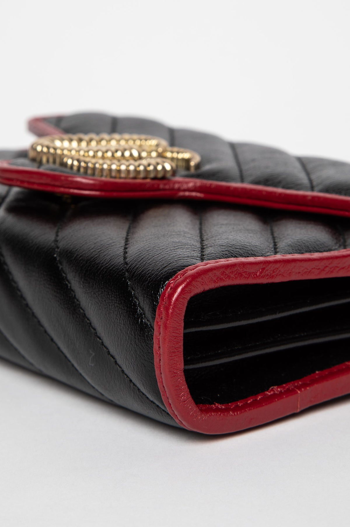 Gucci Matelessé Torchon GG Marmont Chain Wallet