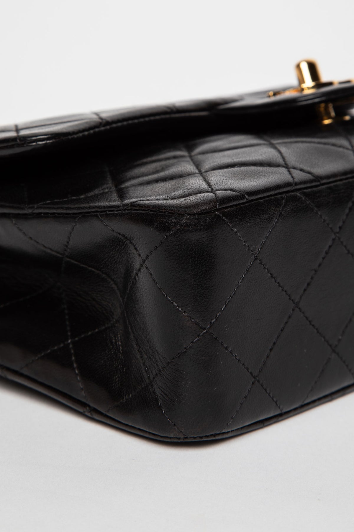 Chanel 90s VTG Black Lambskin 24k Gold Plated Medium Classic Flap