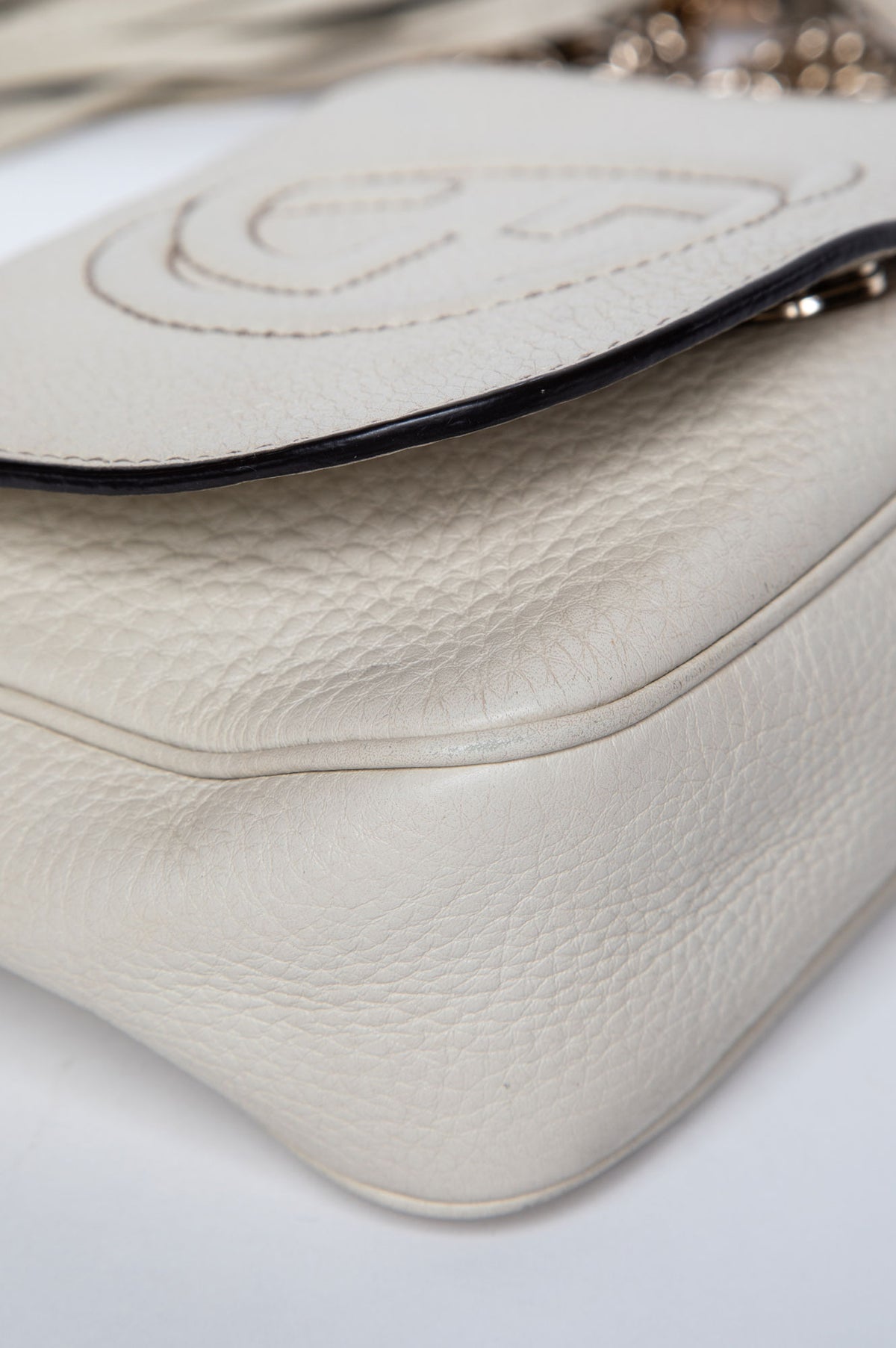 Gucci White Pebbled Leather Small Soho Chain Crossbody Bag
