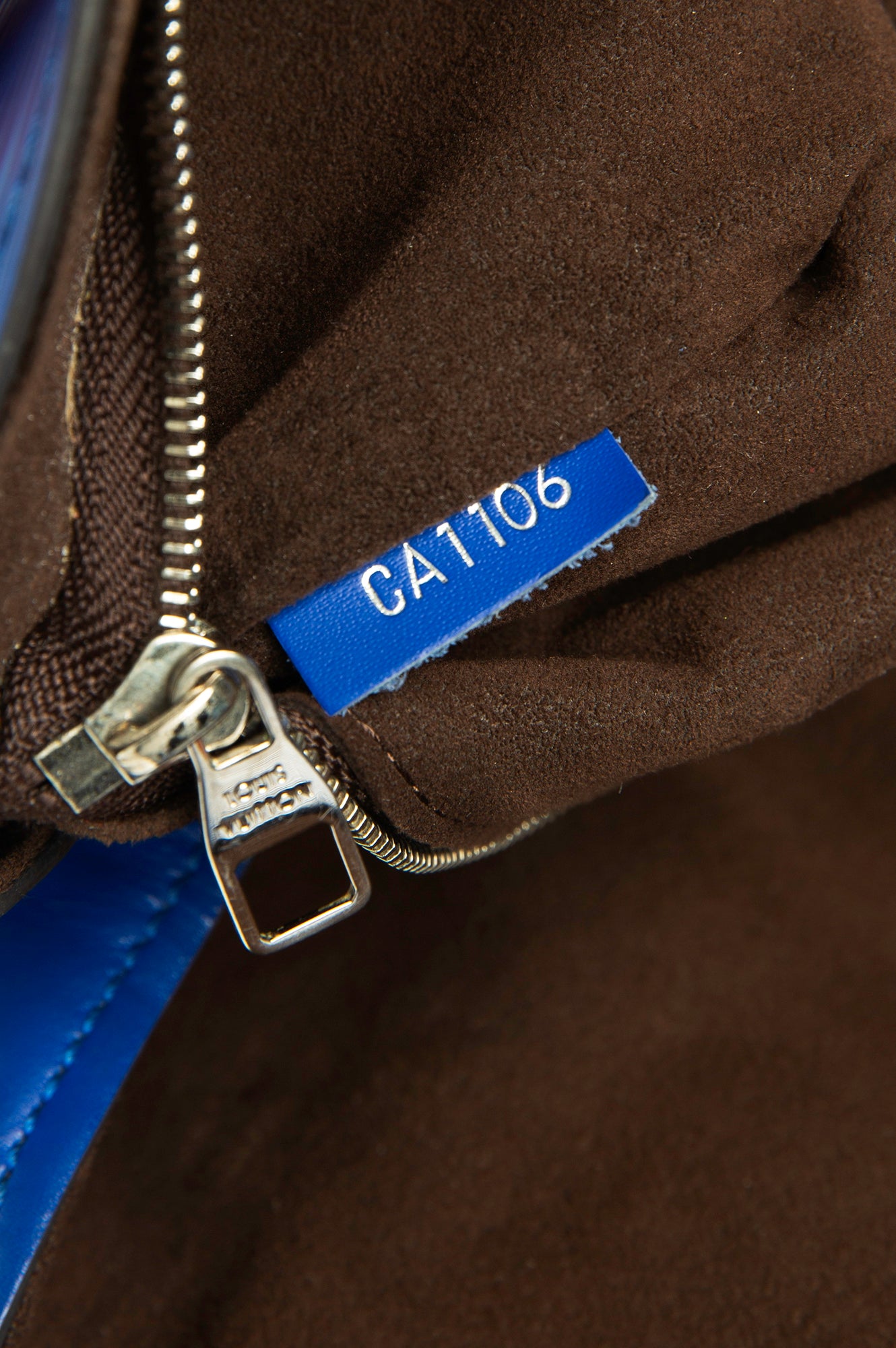 Louis Vuitton Blueberry Epi Leather Cluny MM Bag
