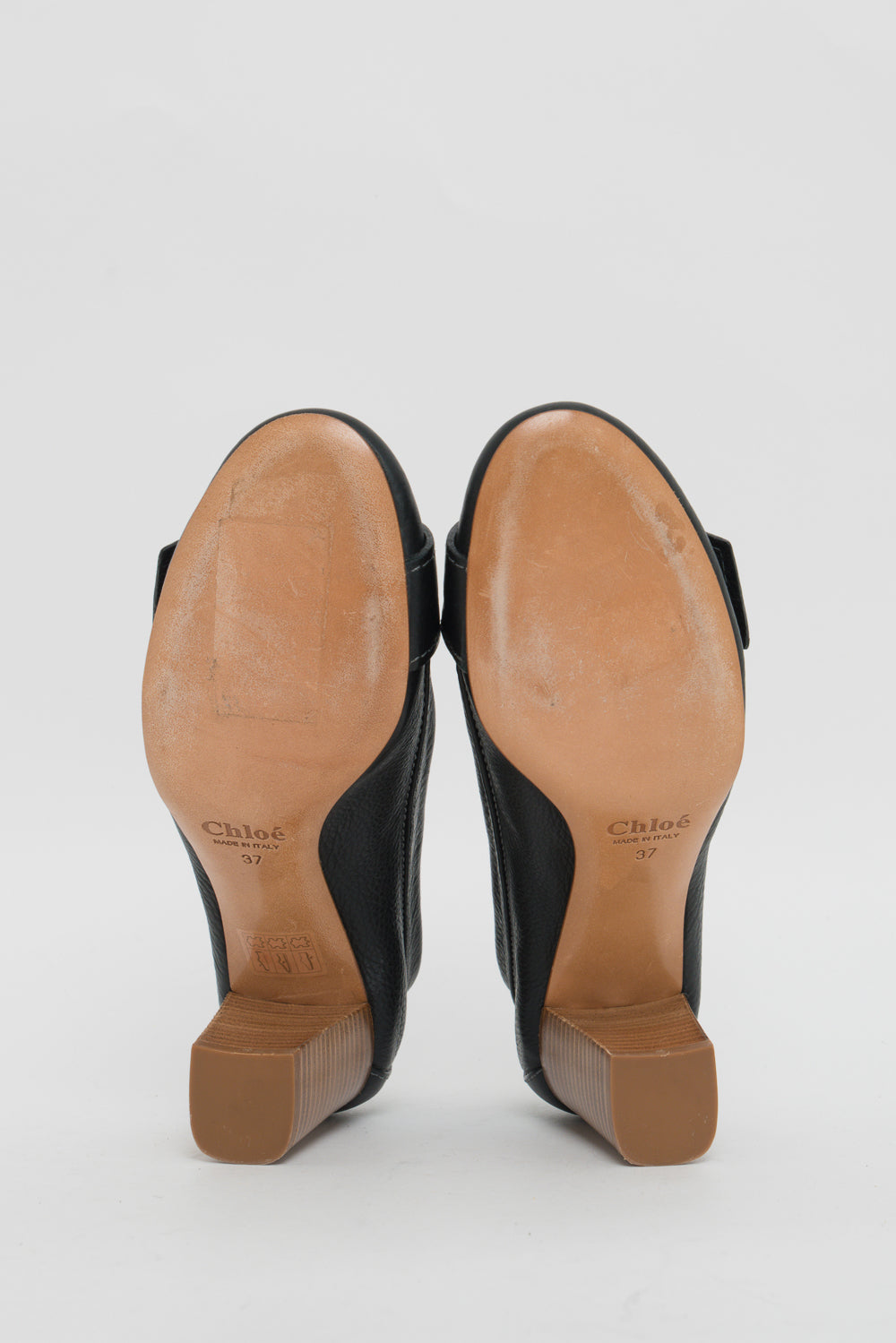 Chloe Black Leather Pumps With Gold Clasp 37