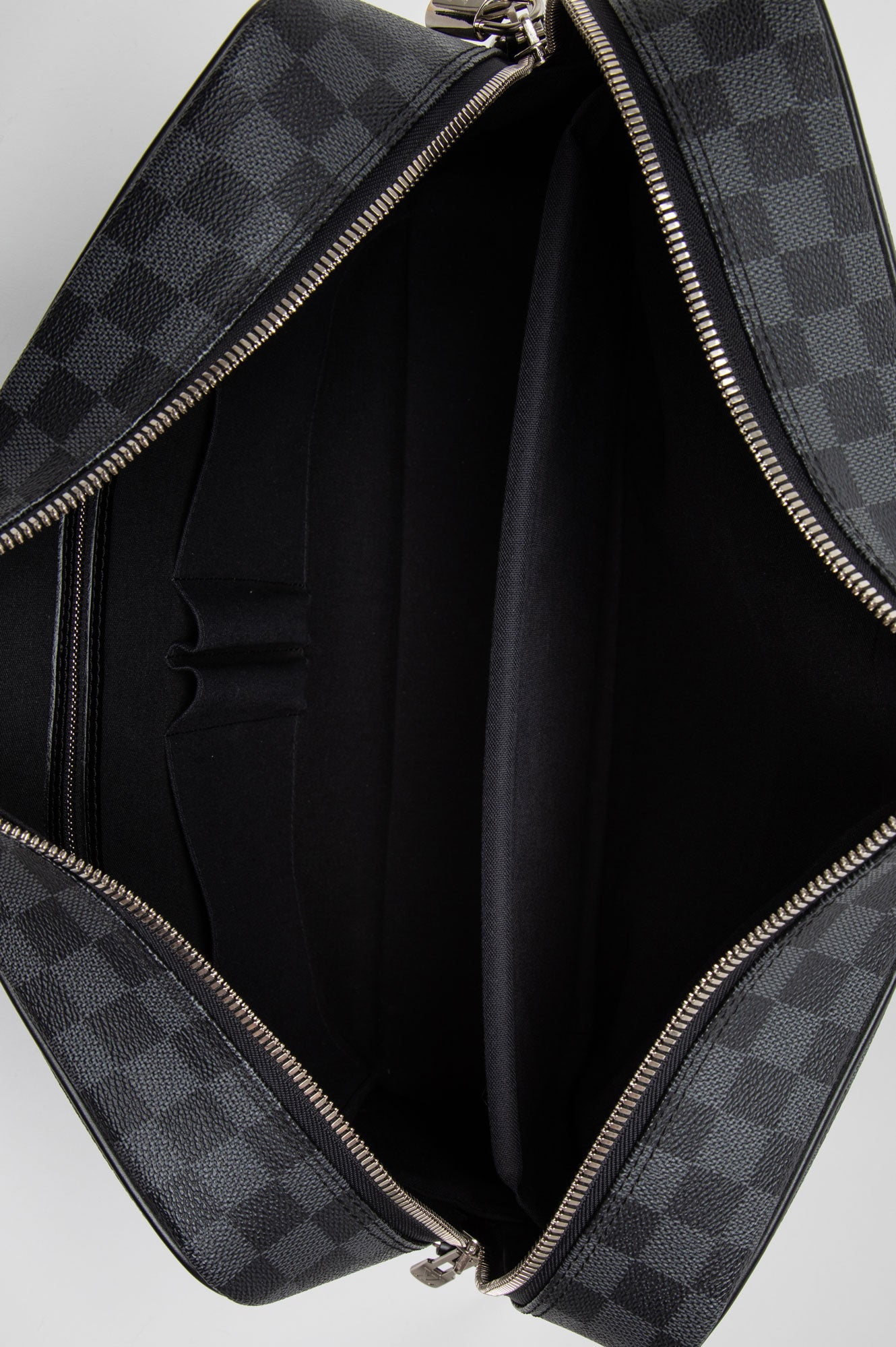 Louis Vuitton Damier Graphite Porte-Documents Voyage GM