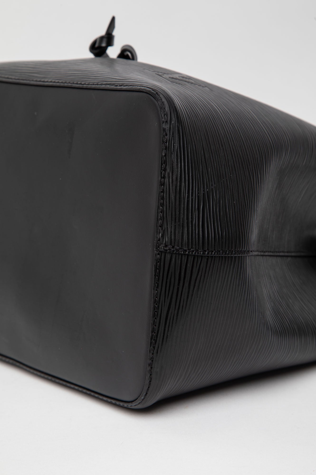 Louis Vuitton Black Epi Leather NeoNoe MM Bucket Bag