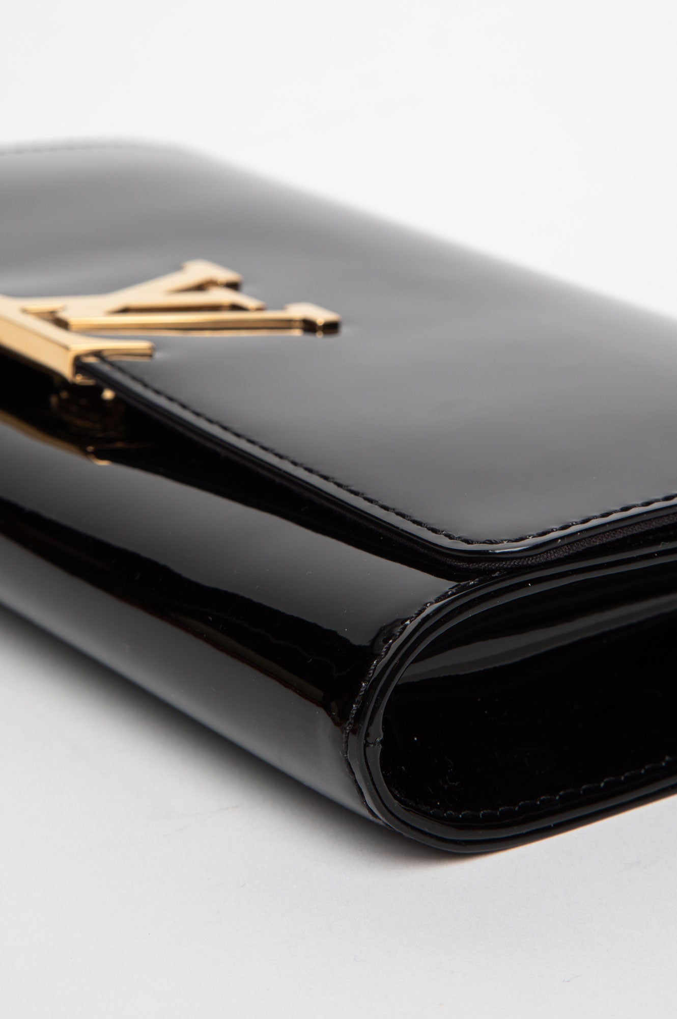 Louis Vuitton Black Vernis GHW Logo Louise Clutch