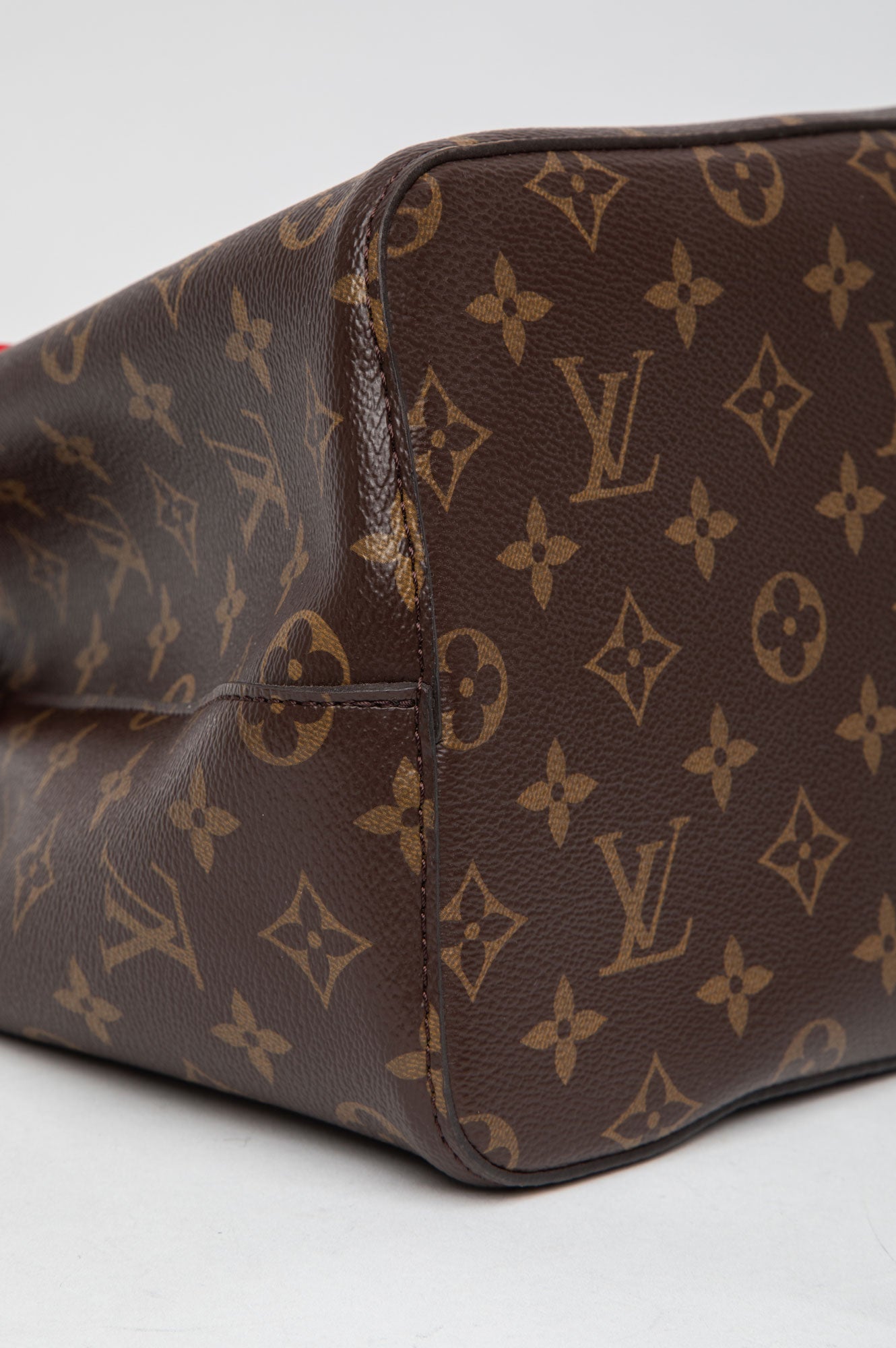 Louis Vuitton Neo Noe Brown Monogram/Red