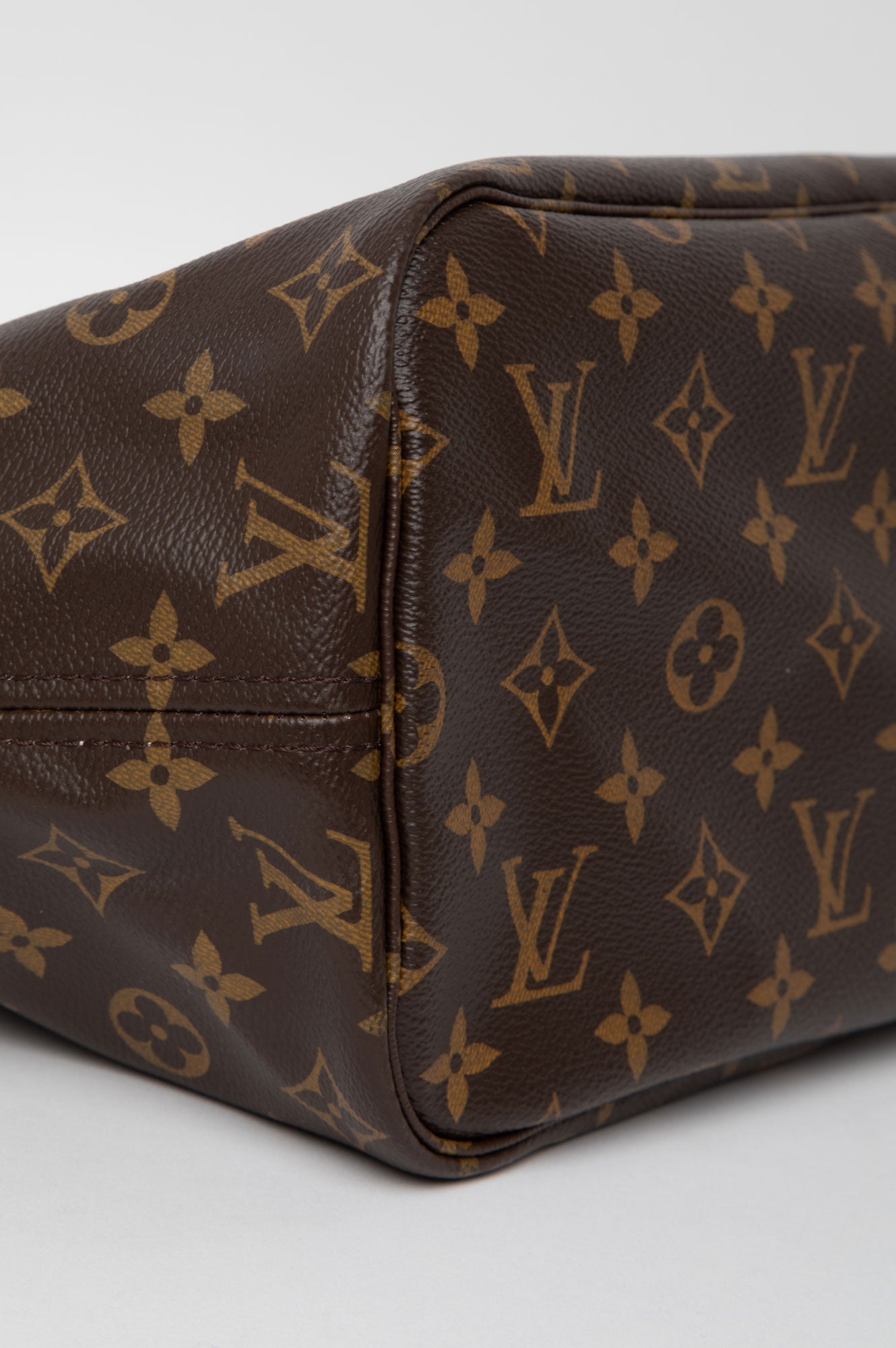 Louis Vuitton Monogram Neverfull MM Tote Bag