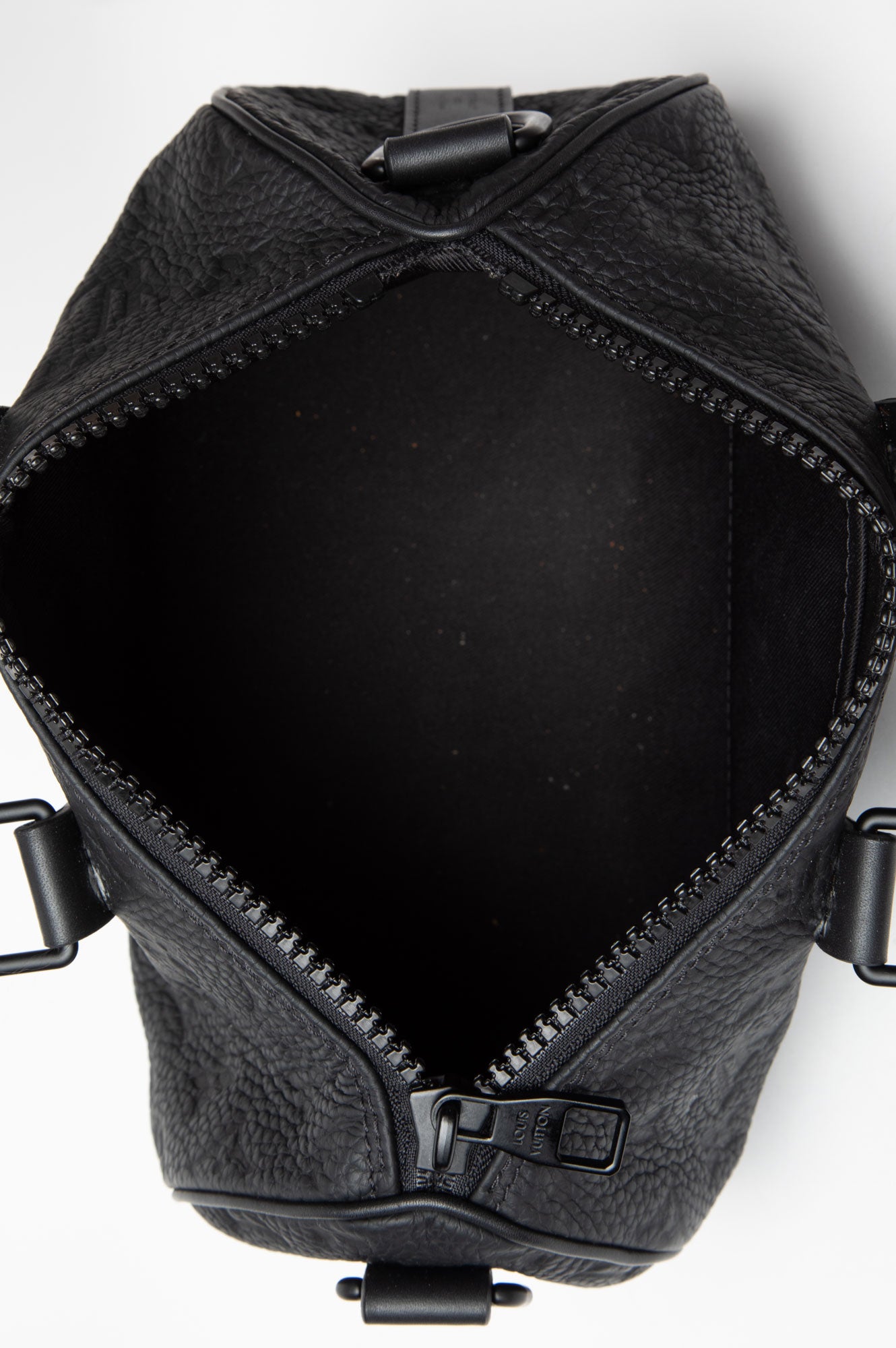 Louis Vuitton Matte Black Taurillon Monogram Leather Keepall Bandoulière 25