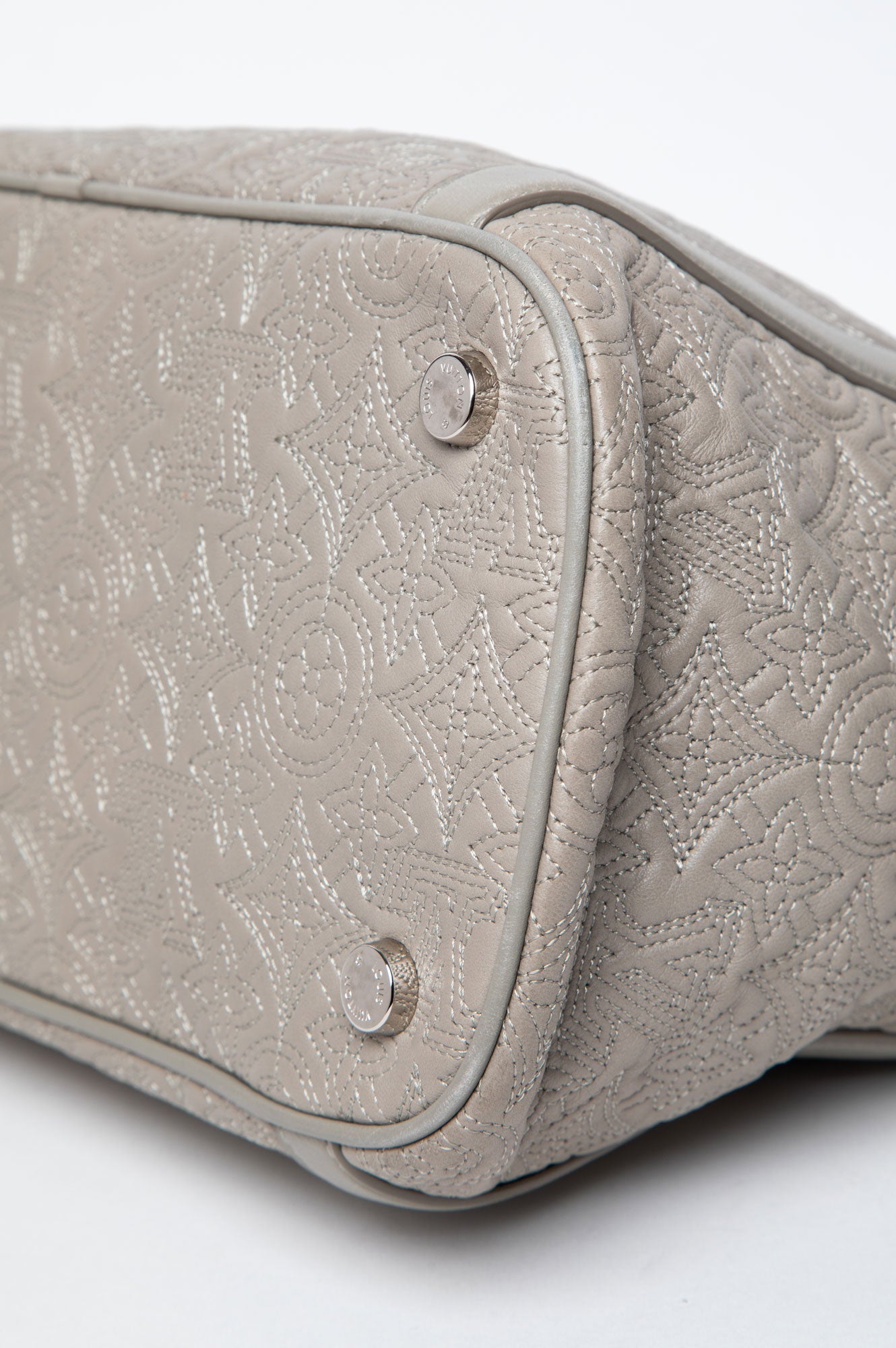 Louis Vuitton Gris Lambskin Tasche Antheia Ixia MM Bag