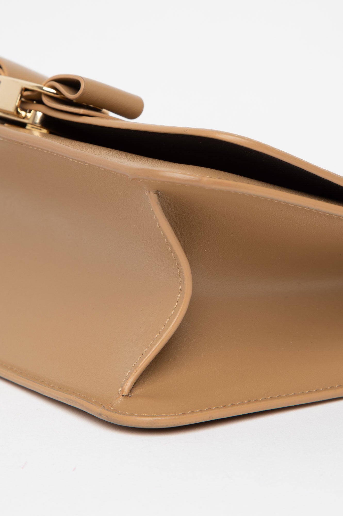 Salvatore Ferragamo Beige Leather Bow Chain Shoulder Bag