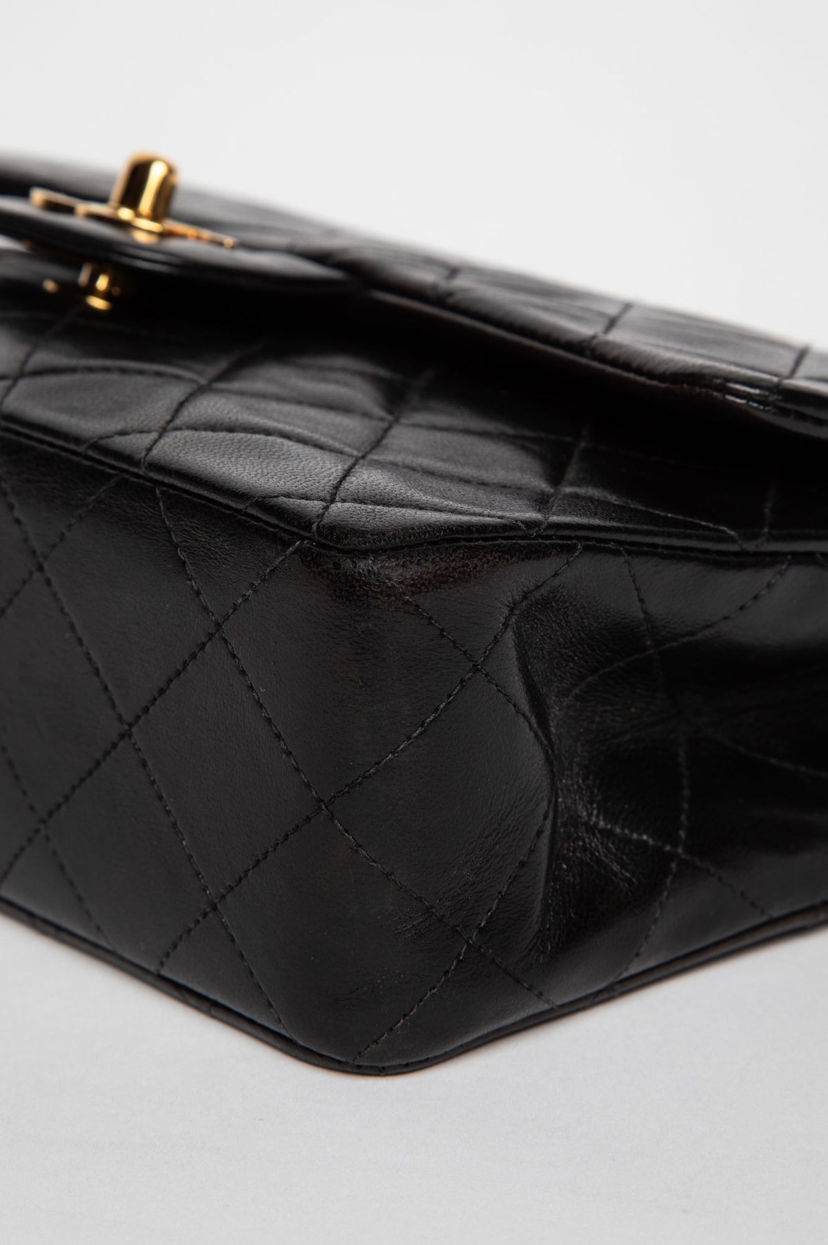Chanel 90s VTG Black Lambskin 24k Gold Plated Medium Classic Flap